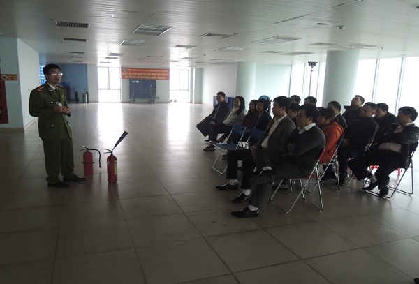 Tổng công ty Bảo đảm an toàn hàng hải miền Bắc tổ chức tập huấn phòng cháy chữa cháy tại tòa nhà Hoa Đăng.