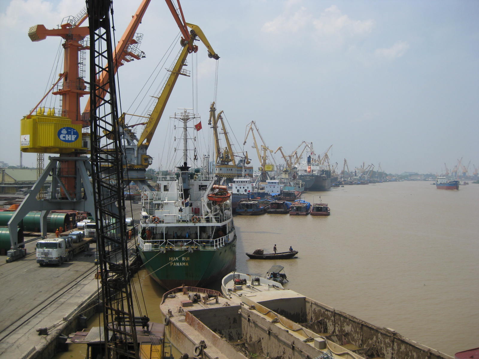 Triển khai kế hoạch nạo vét, duy tu các tuyến luồng hàng hải năm 2015 sử dụng nguồn vốn ngân sách và xã hội hóa 