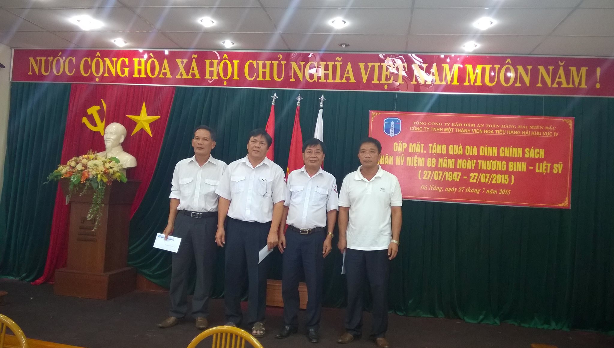 Công ty TNHH MTV Hoa tiêu khu vực IV tổ chức Chương trình Kỷ niệm 68 năm ngày Thương binh liệt sĩ (27/7/1947 – 27/7/2015)
