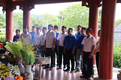 Công ty TNHH MTV Hoa tiêu hàng hải khu vực VI dâng hương tưởng niệm các anh hùng liệt sĩ