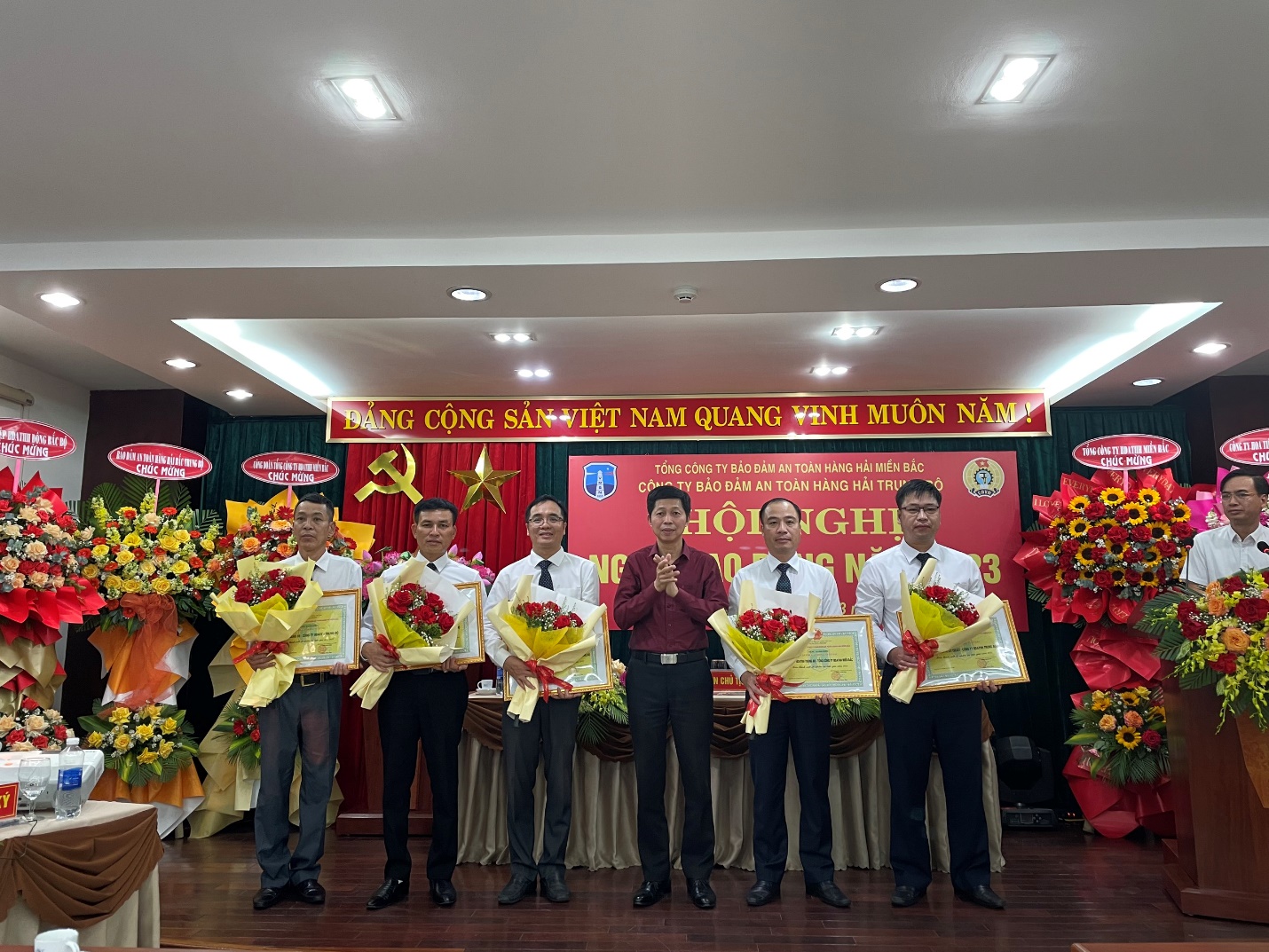 Công ty Bảo đảm an toàn hàng hải Trung Bộ tổ chức Hội nghị Người lao động năm 2023