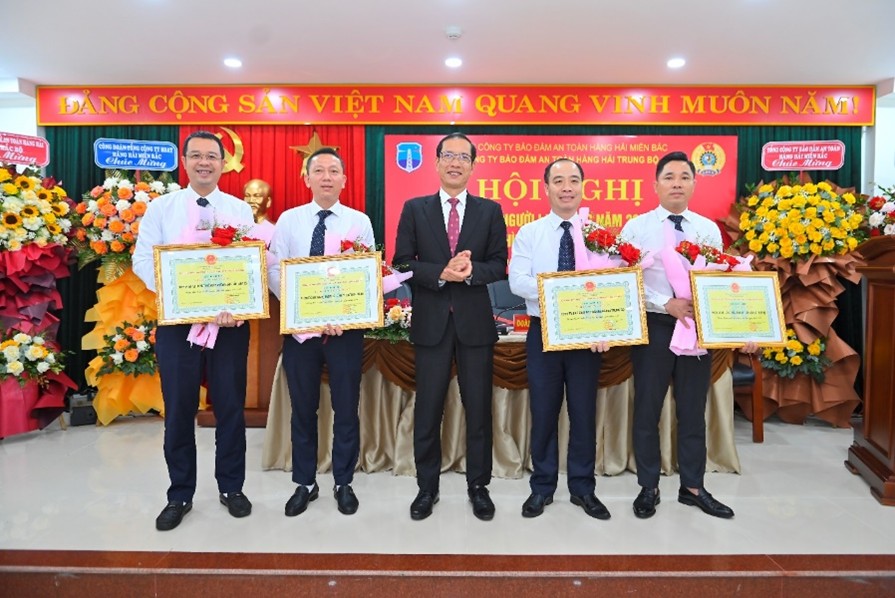 Hội nghị Đại biểu Người lao động năm 2025 và biểu dương điển hình tiên tiến giai đoạn 2020 - 2025 của Công ty BĐATHH Trung Bộ